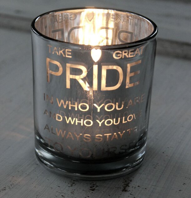 Pride - Majas Cottage ljuslykta i glas från Majas Cottage