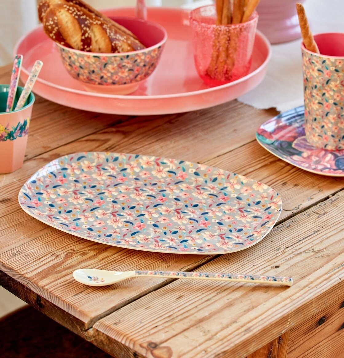 Tallrik Sandy Flower Print från Rice med blomstertryck