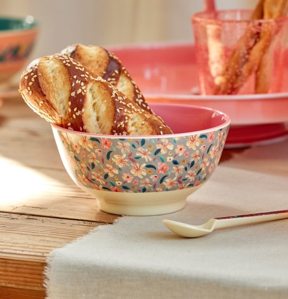 Skål Sandy Flower Print från Rice med färgglatt blommönster