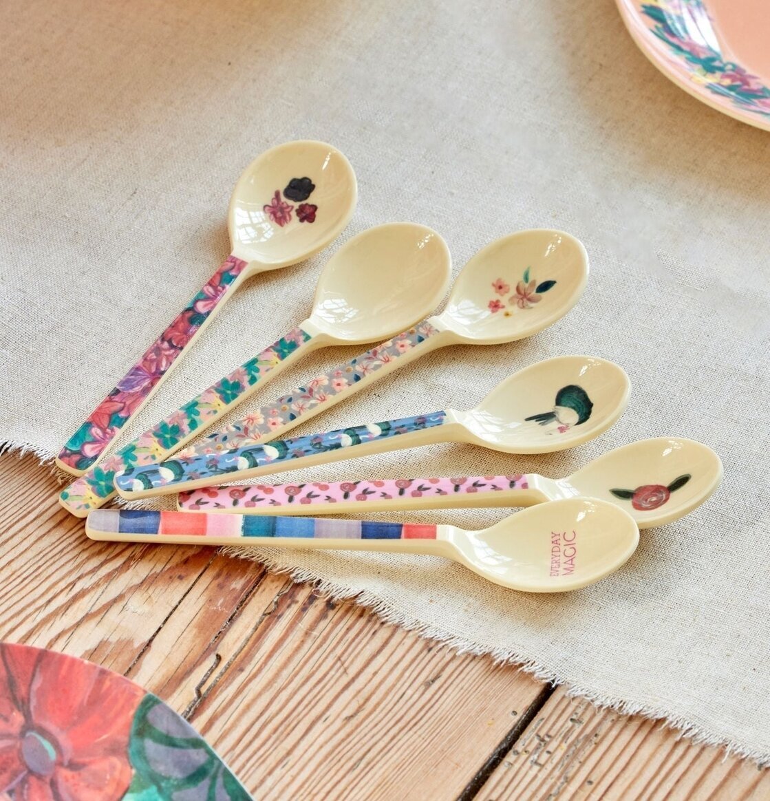 Kort Sked Melamin - A New York Minute från Rice på ljus duk