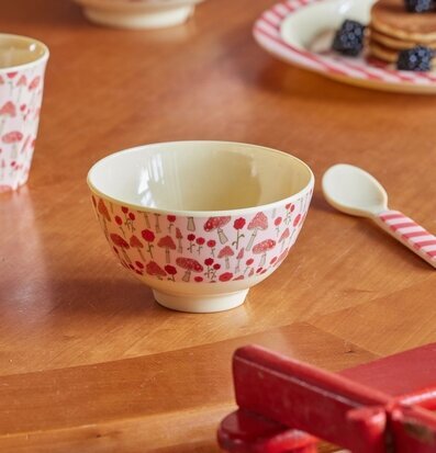 Liten Skål Pink Happy Forest Print från Rice på träbord