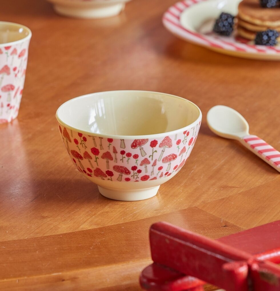 Liten Skål Pink Happy Forest Print från Rice på träbord