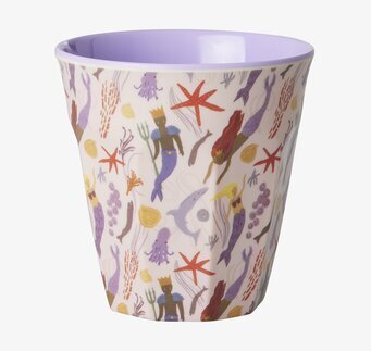 Bild av färgglad mugg med sjöjungfrutema och havsdjur