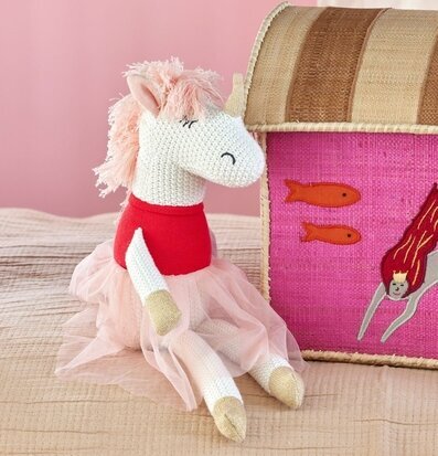 Prydnadskudde Enhörning från Rice med rosa man och tyllkjol