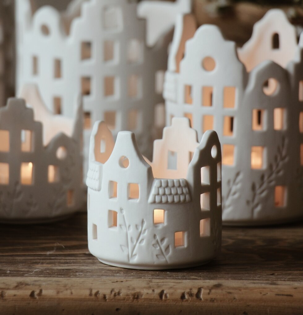 Ljushus Jardin Liten från Majas Cottage i vit keramik