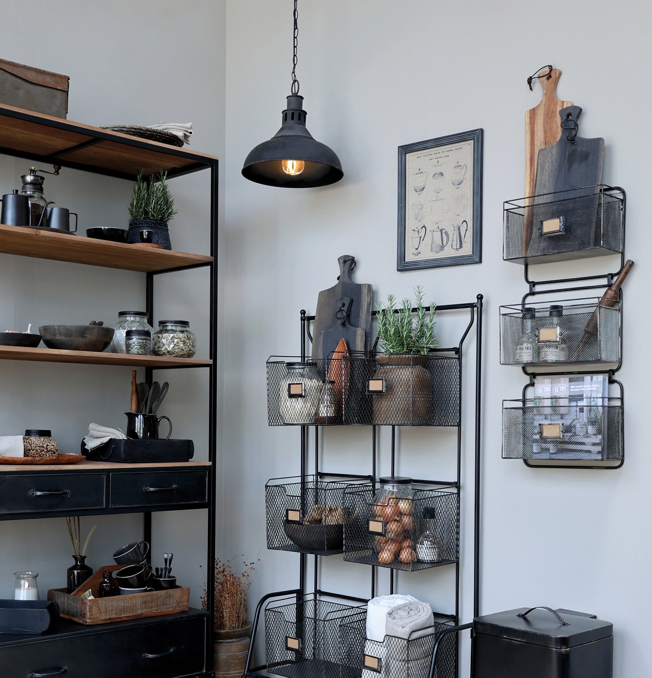 Taklampa Factory Antiksvart från Chic Antique i köksmiljö