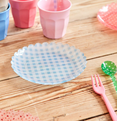 Liten Assiett - Soft Blue Checkers från Rice på träbord