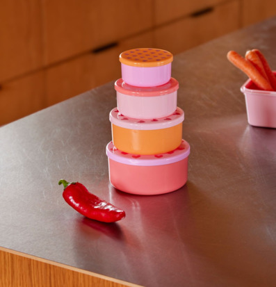 Plastburkar Med Lock Hjärta - 4-Pack från Rice på köksbänk