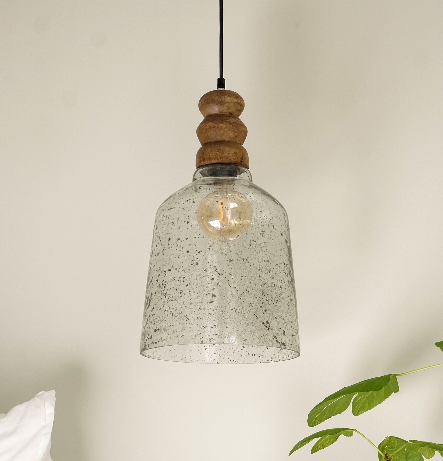 Taklampa Tahi Glas/Trä från A Lot Decoration i sovrum