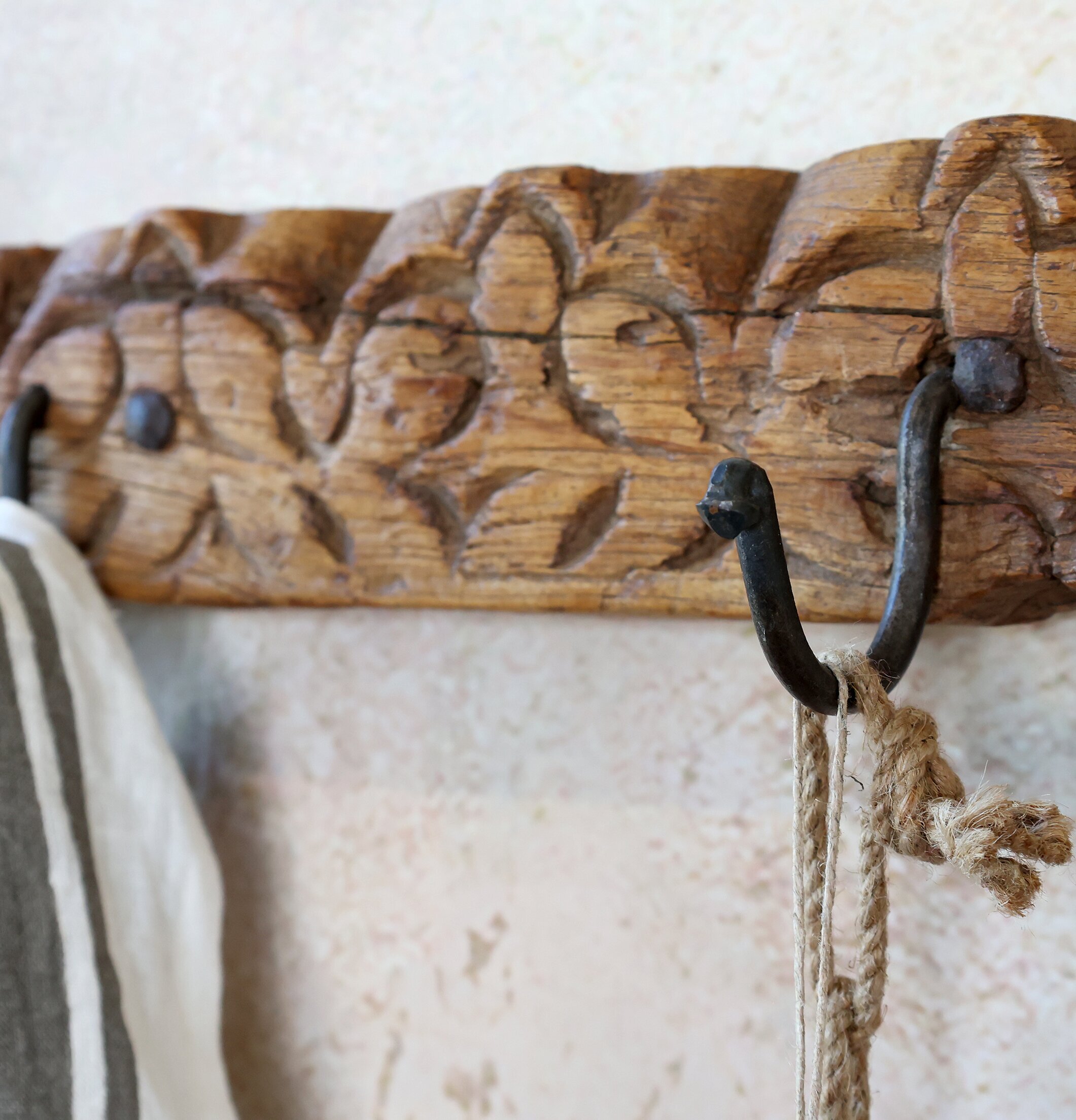 Vägghängare Grimaud från Chic Antique med rustik design