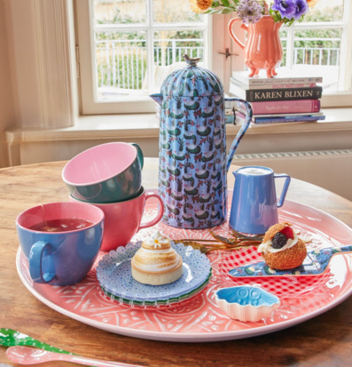 Termos Silver Bird Swan Lake Print från Rice på dekorerat bord