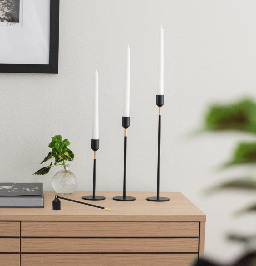 Ljusstake Three Stars Svart 19cm från Solstickan på byrå