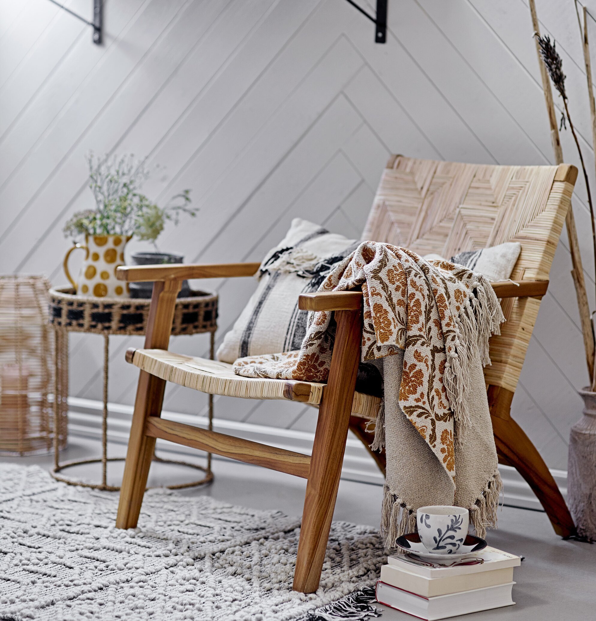 Pläd Hanny Gul/Natur från Bloomingville på träfåtölj