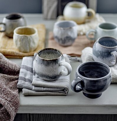 Mugg Stengods Grå från Bloomingville på en hemtrevlig yta