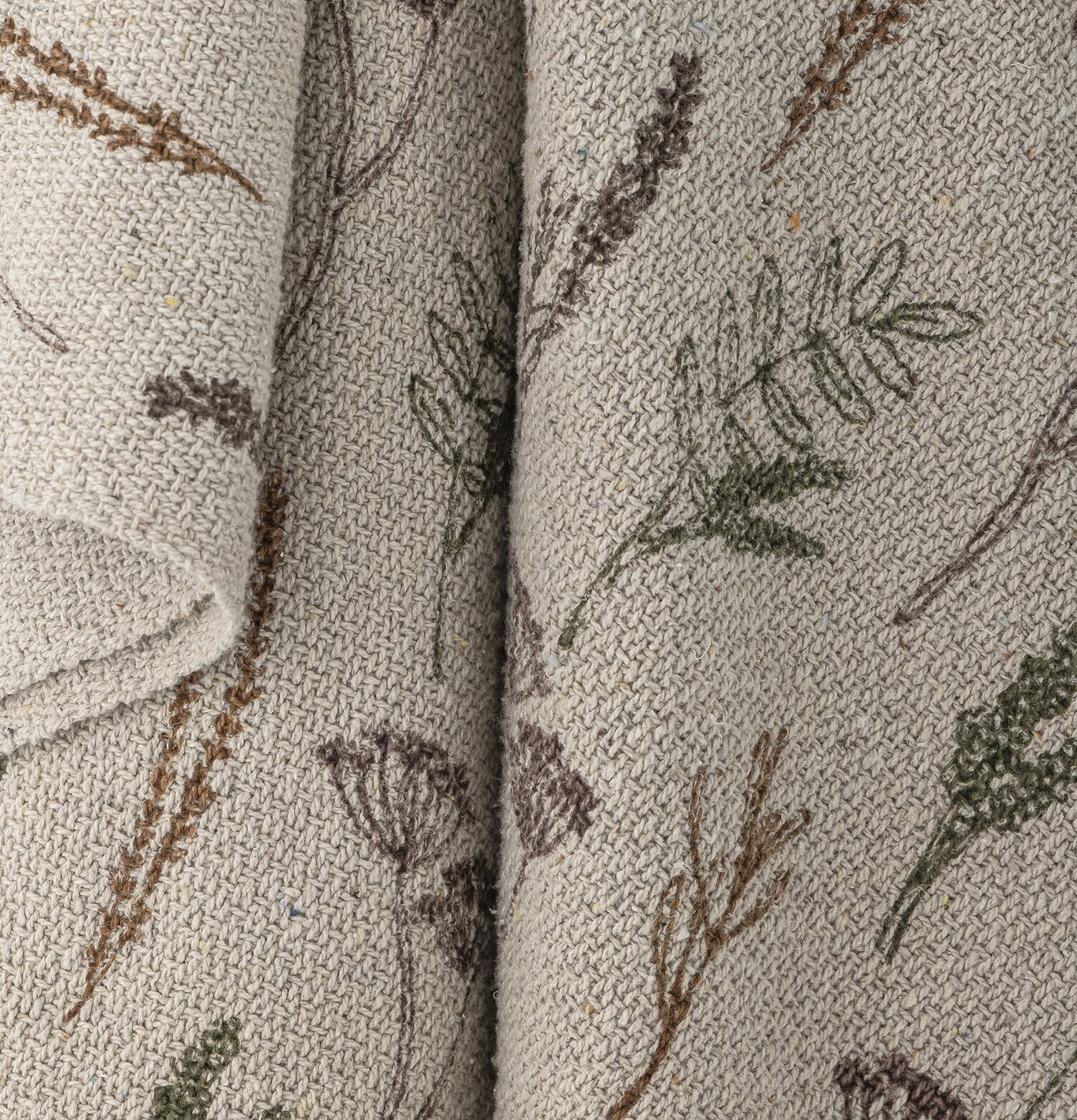 Pläd Pyle Natur från Bloomingville med växtmönster i beige