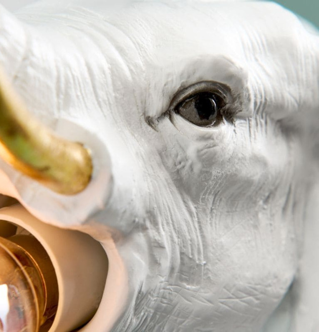 Bordslampa Dumbo Vit/Guld från Werner Voss med elefantmotiv