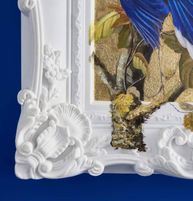 Tavla Vogi från Werner Voss med elegant vit, dekorerad ram