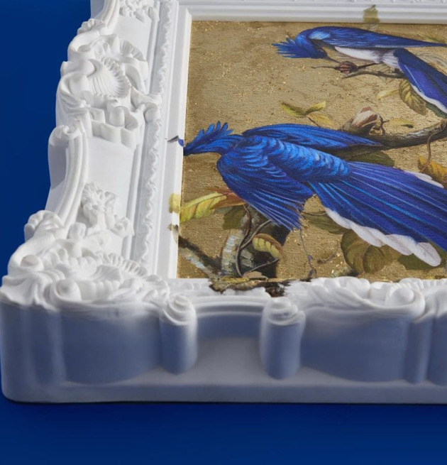 Tavla Vogi från Werner Voss med blå fåglar och guld bakgrund