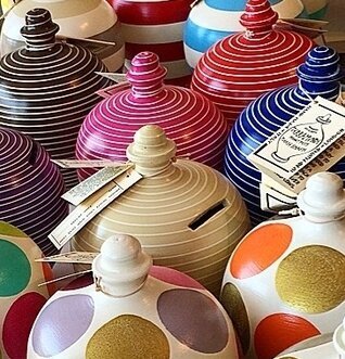 Terramundi Sparbössa Dots från Terramundi i färgglad design