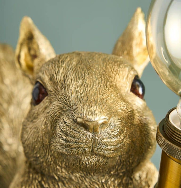 Bordslampa Eduard Gold från Werner Voss med gyllene ekorrhuvud