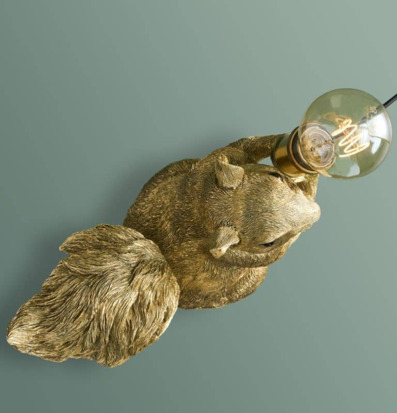 Bordslampa Eduard Gold av Werner Voss, guldfärgad squirrel