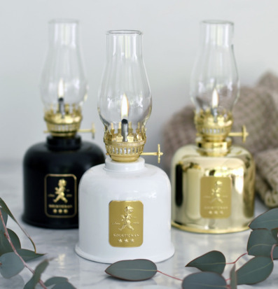 Fotogenlampa Vit/Guld från Solstickan med elegant design