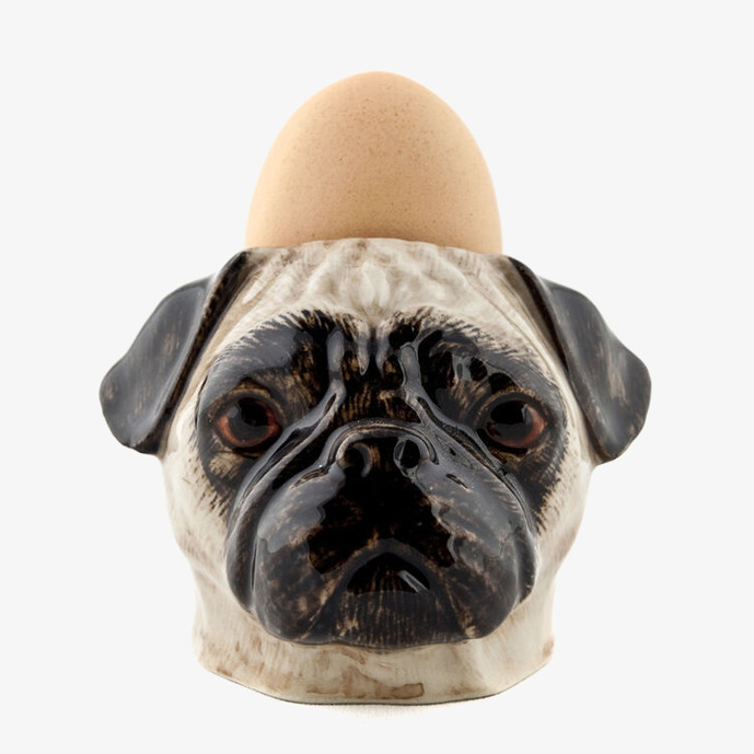 Äggkopp Hund från Quail Ceramics i realistisk mopsdesign