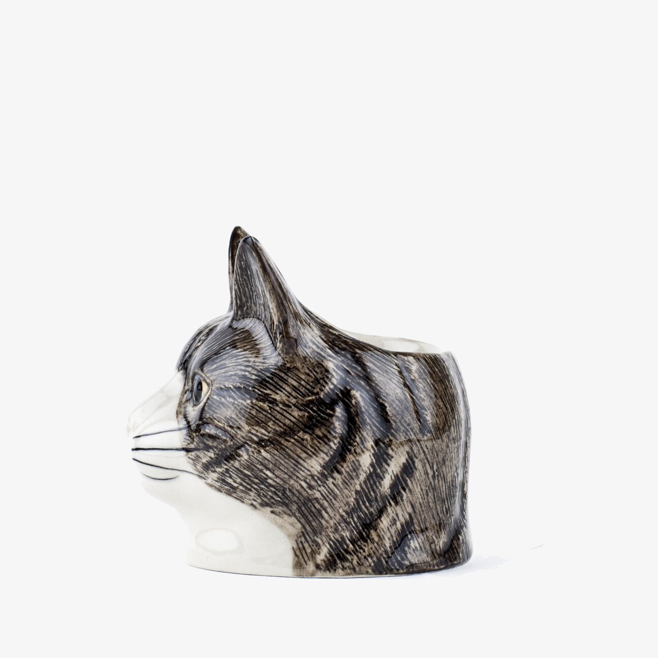 Äggkopp Katt från Quail Ceramics på vit bakgrund