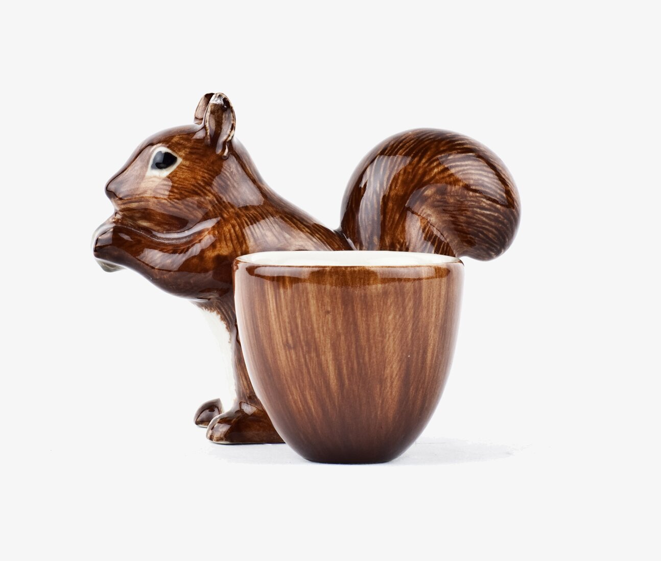 Äggkopp Ekorre från Quail Ceramics på vit bakgrund