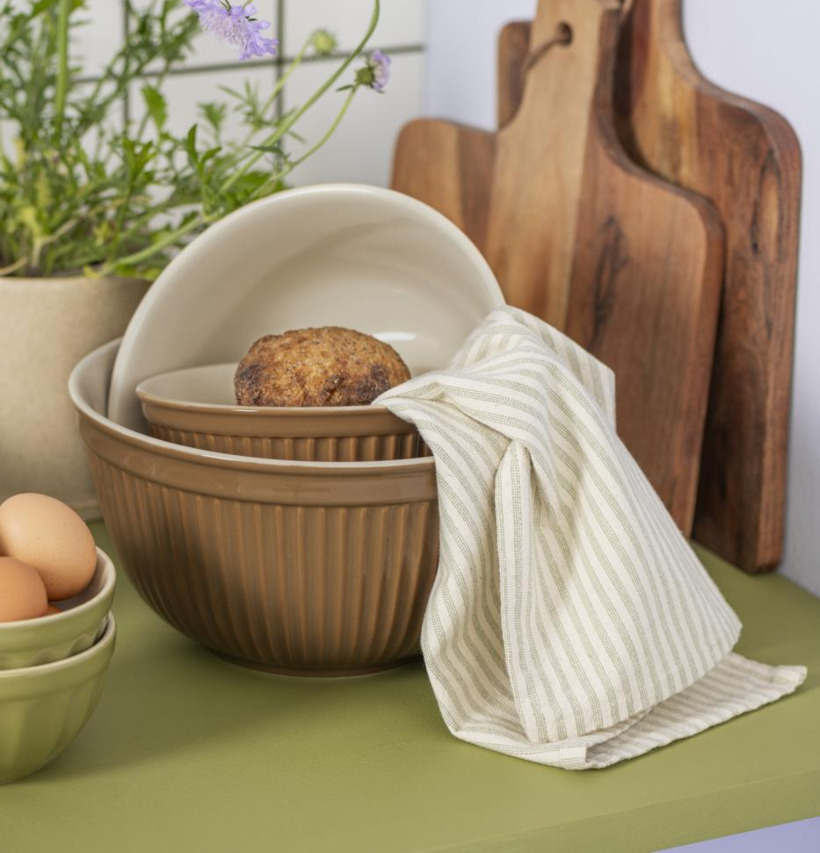 Skålset Mynte Butter Hazelnut från IB Laursen i köksmiljö