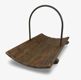 Vedkorg från Miljögården, robust trä och metallhandtag