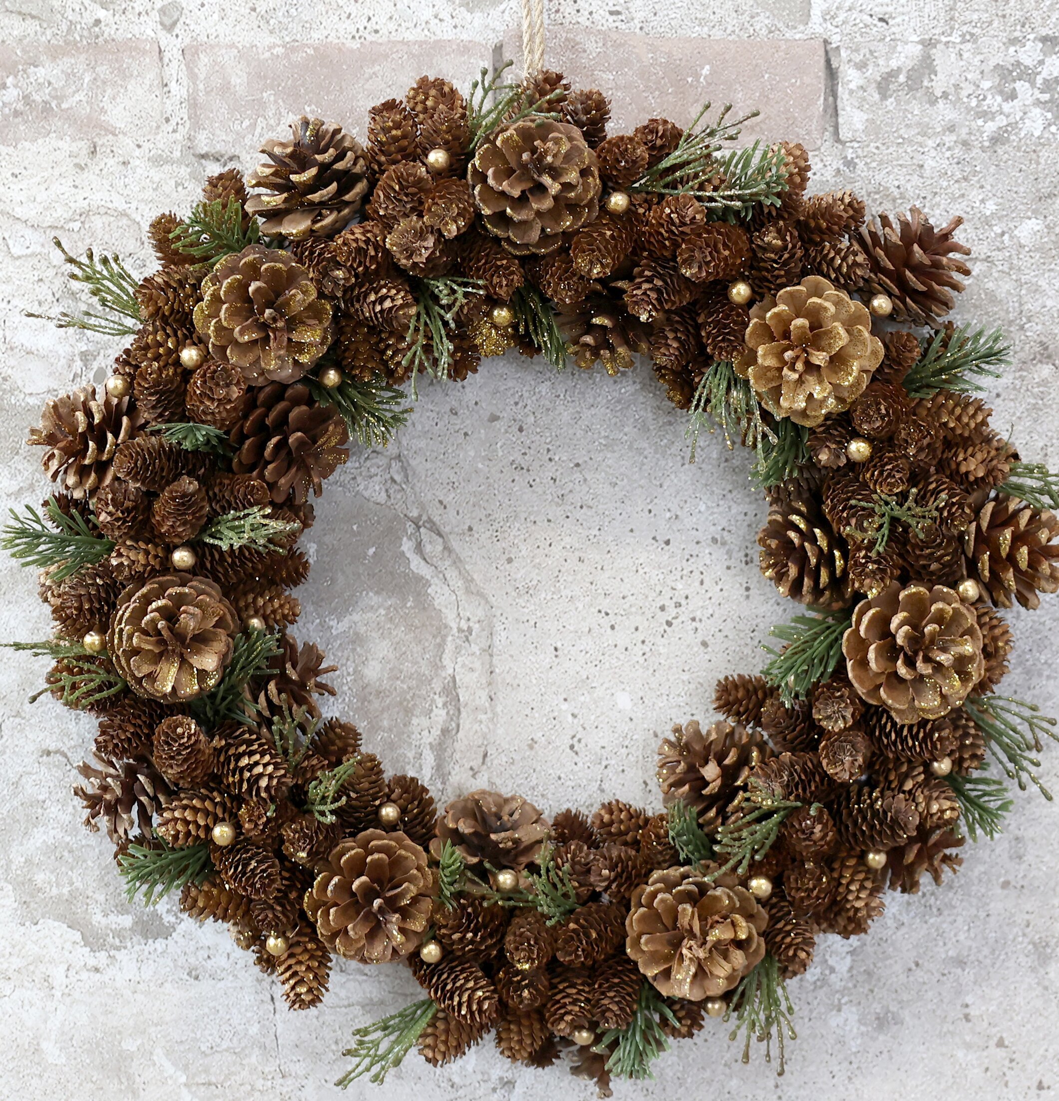 Fleur Krans Gran & Glittrande Kottar från Chic Antique