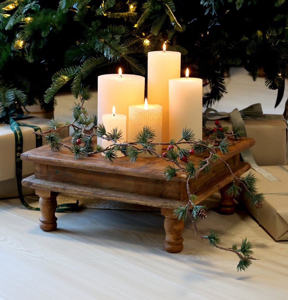 Litet Bord Grimaud från Chic Antique under en julgran