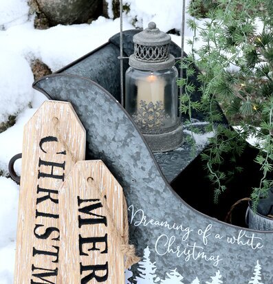 Lanterna Antik Zink från Chic Antique i vinterlandskap