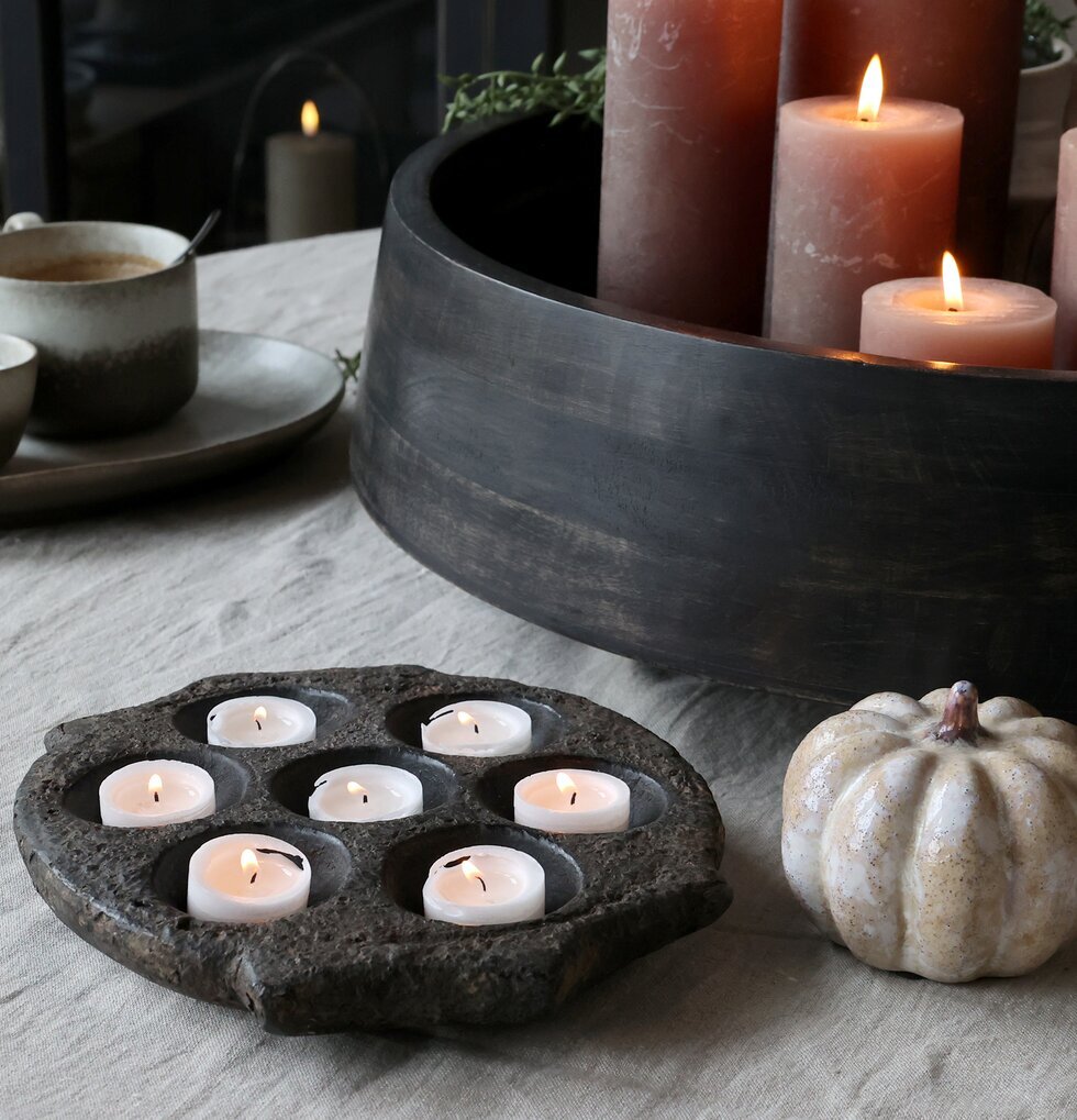 Ljusstake Grimaud Antiksvart från Chic Antique på duk