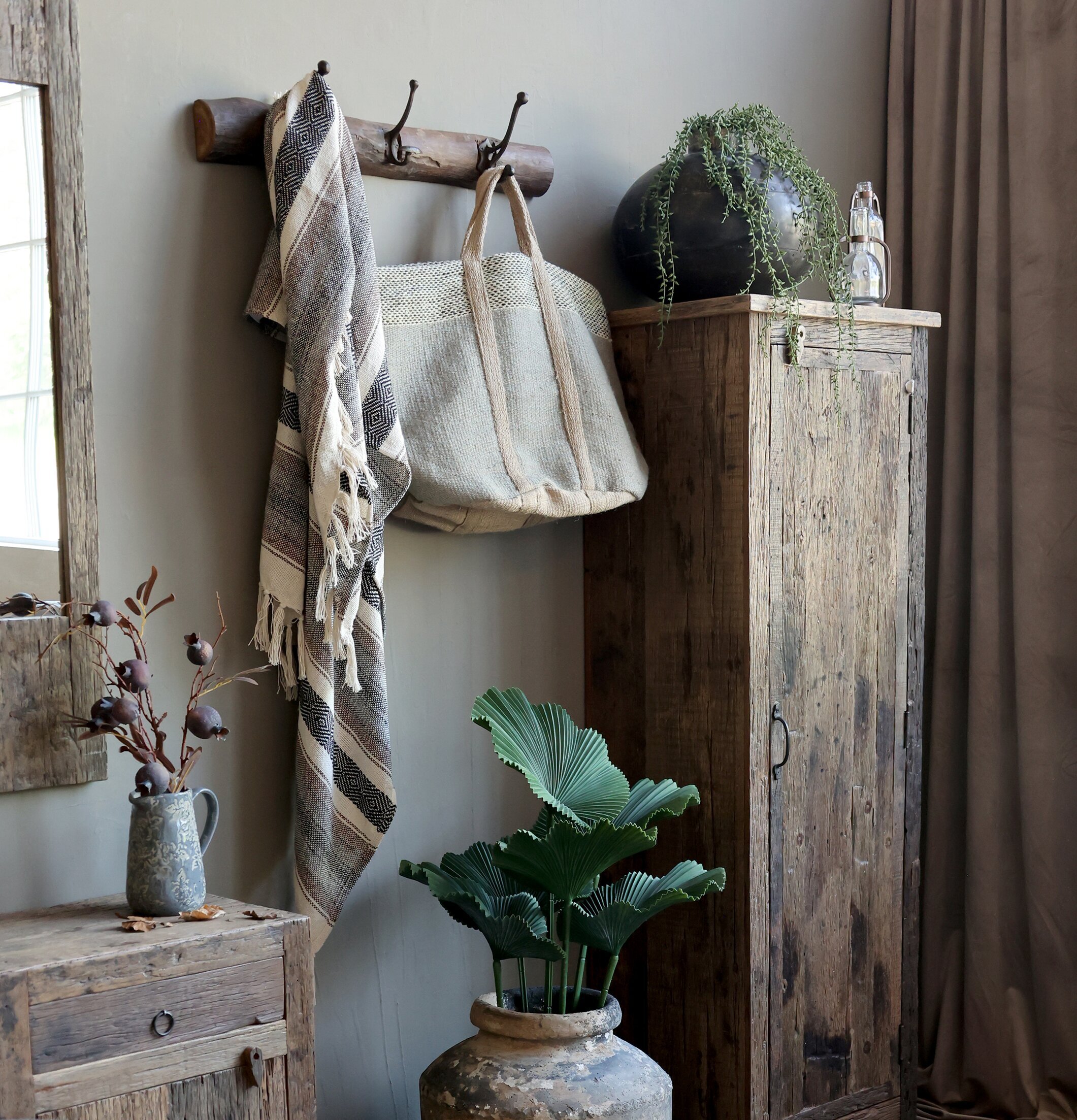 Klädhängare Grimaud från Chic Antique med rustik charm