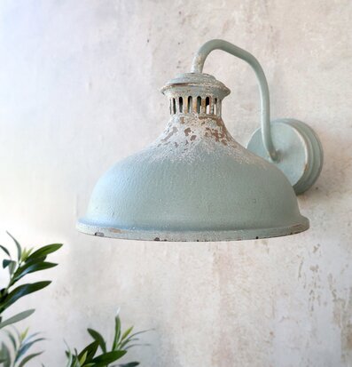 Vägglampa Antik Opal från Chic Antique på ljus vägg