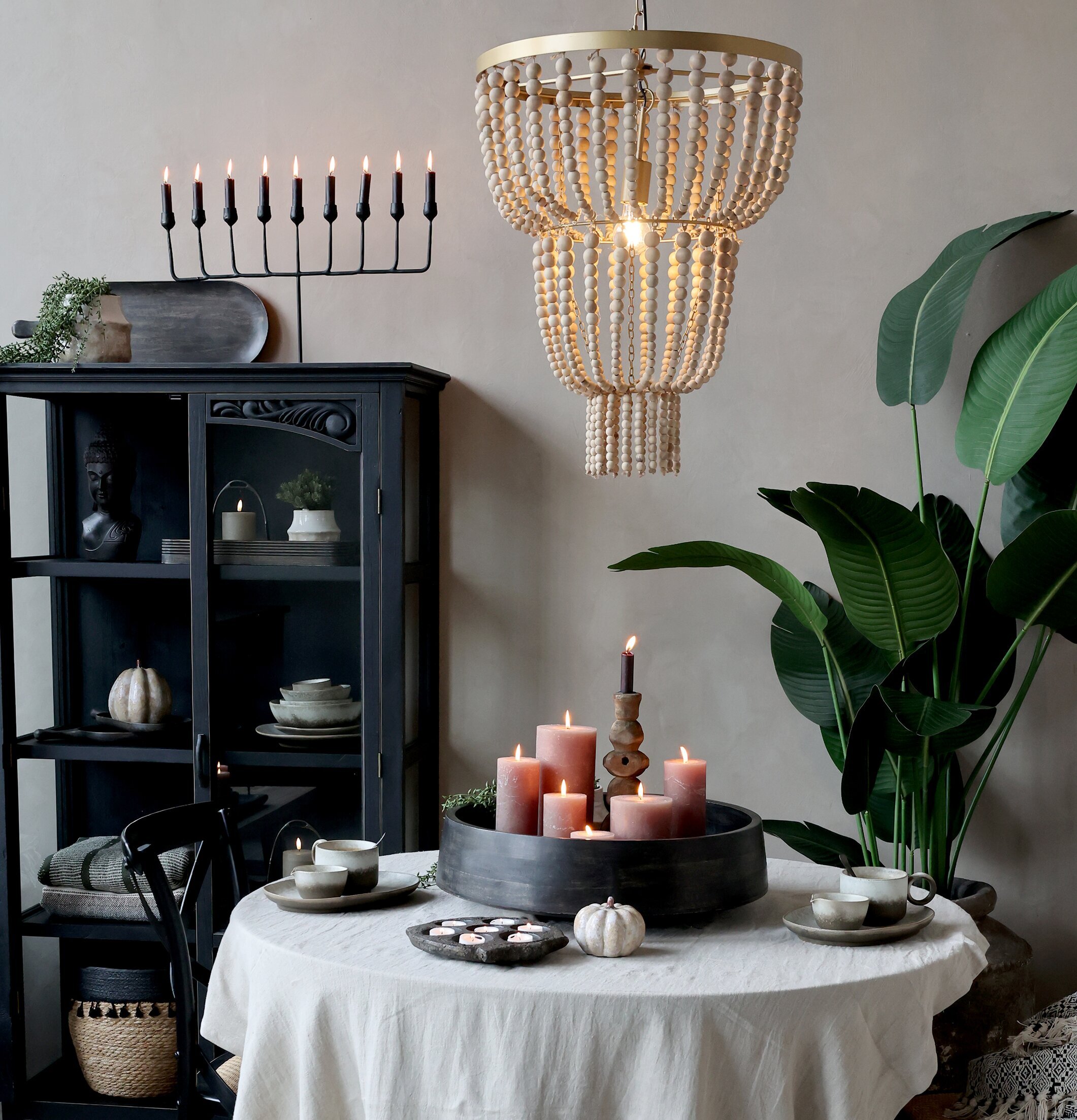 Ljuskrona Träpärlor Natur från Chic Antique i rustik miljö