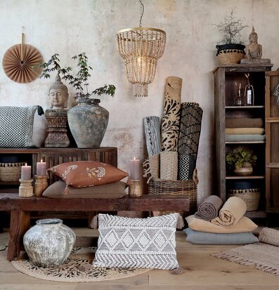 Ljuskrona Träpärlor Natur från Chic Antique i rustik miljö