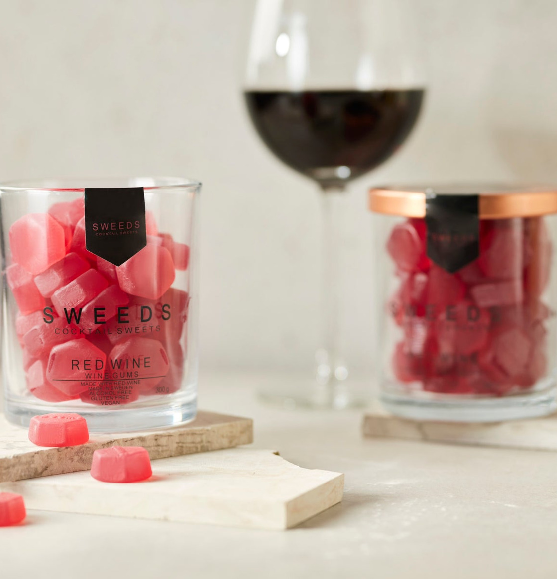 Red Wine - Sweeds Cocktail Sweets i glasburk med etikett