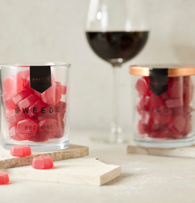 Red Wine - Sweeds Cocktail Sweets i glasburk med etikett