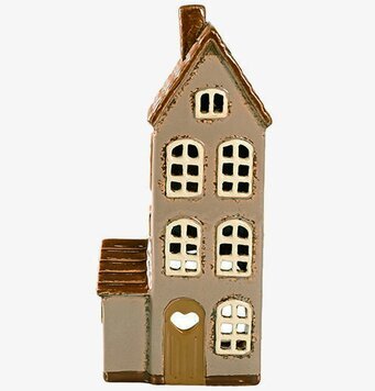 Bild av dekorativ ljuslykta i form av ett charmigt hus