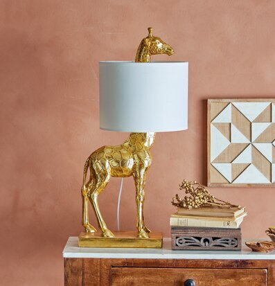 Bild av dekorativ bordslampa med gyllene giraffdesign