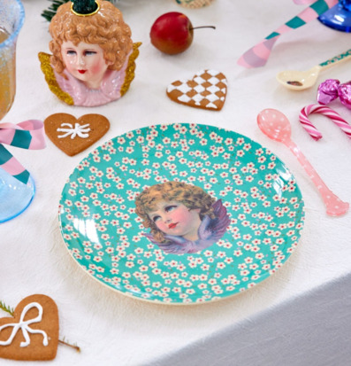 Assiett Grön Angel Print från Rice med blommor och ängelmotiv