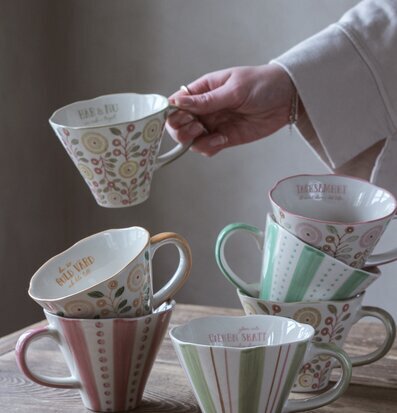 Keramikmugg - Här & Nu från Majas Cottage med blommönster