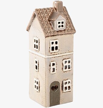 Bild av en charmig ljuslykta i form av ett hus