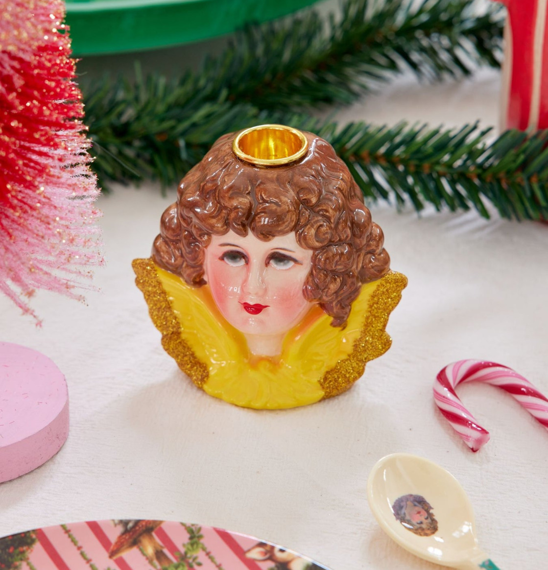 Ljushållare Ängel Gul från Rice med juldekorationer