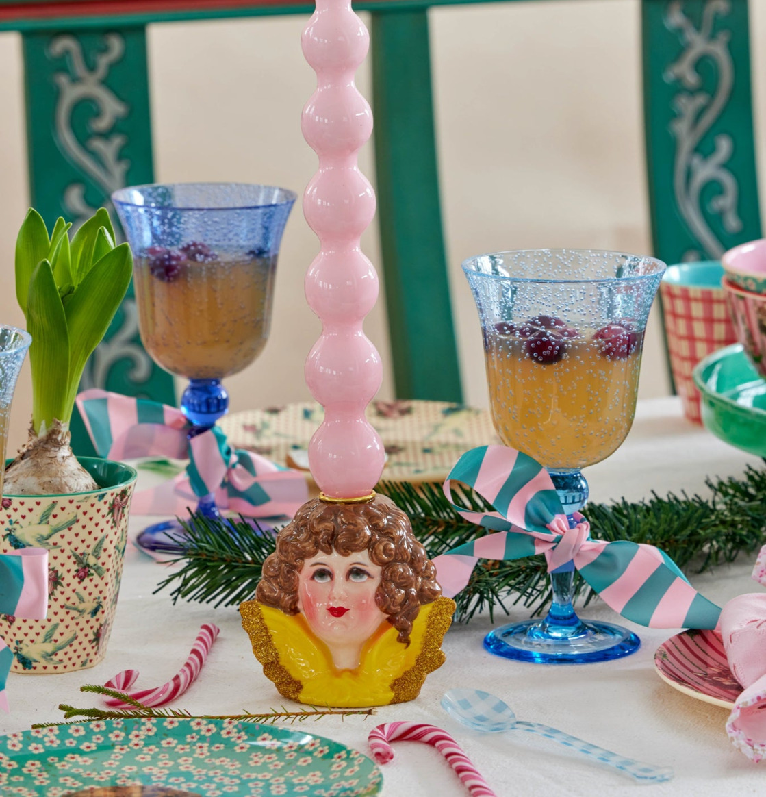 Ljushållare Ängel Gul från Rice på ett festligt dukat bord