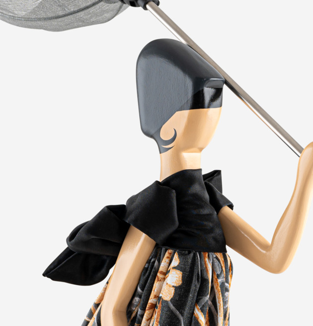 Bordslampa Mandy från Skitso med elegant figur och paraply