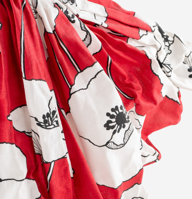 Bordslampa Audrey från Skitso med textilklädd skärm